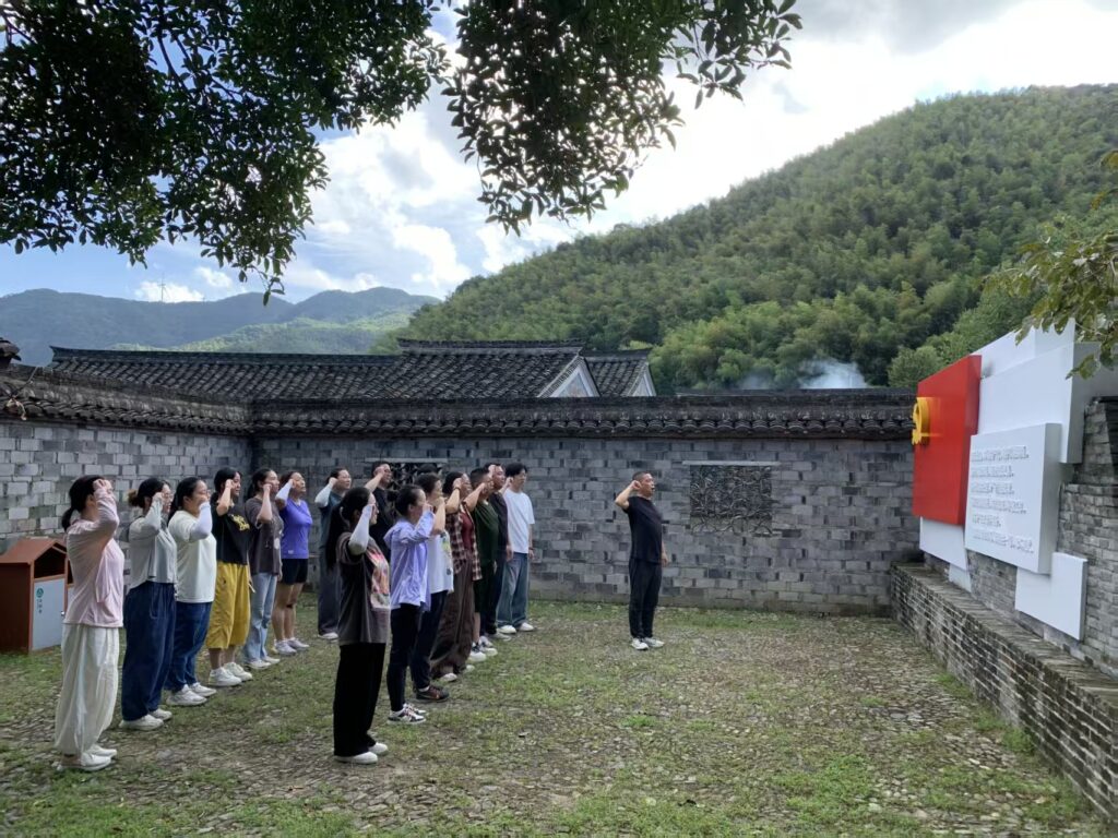 追尋紅色印記，汲取奮進力量 —— 科信聯合黨支部“循跡溯源學思想促踐行”主題黨日活動圓滿舉行